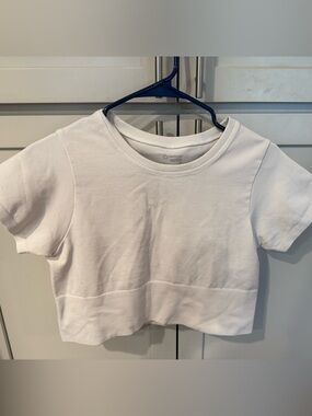 Offline by Aerie White Cropped Tee Size Large Short Sleeve Athleisure Top